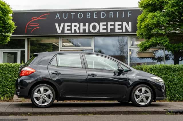 Toyota Auris (2011) thumbnail 5