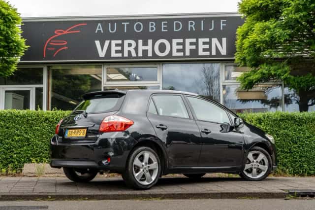 Toyota Auris (2011) thumbnail 6