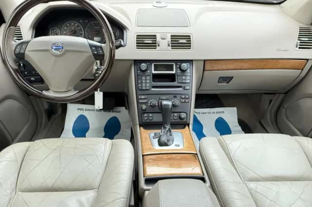Volvo XC90 (2005) thumbnail 3
