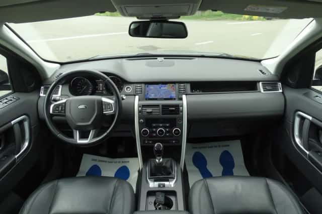 Land Rover Discovery Sport (2016) thumbnail 2