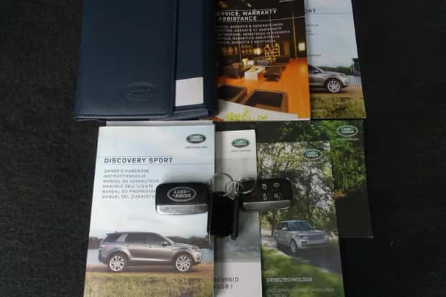 Land Rover Discovery Sport (2016) thumbnail 3