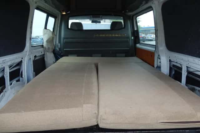 Volkswagen Transporter (2015) thumbnail 2
