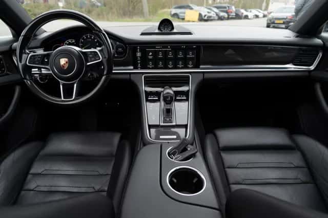 Porsche Panamera (2018) thumbnail 2