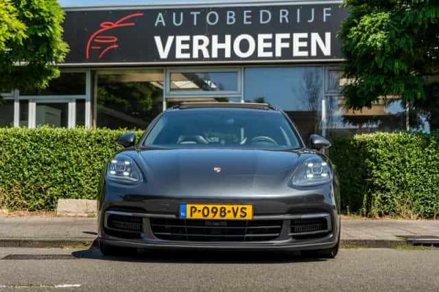 Porsche Panamera (2018) thumbnail 4