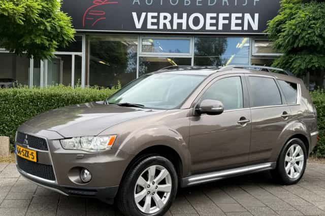 Mitsubishi Outlander (2012) thumbnail 1