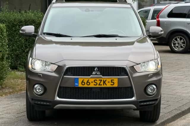 Mitsubishi Outlander (2012) thumbnail 4