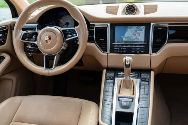 Porsche Macan (2015) thumbnail 2