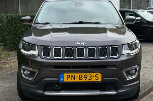 Jeep Compass (2017) thumbnail 4