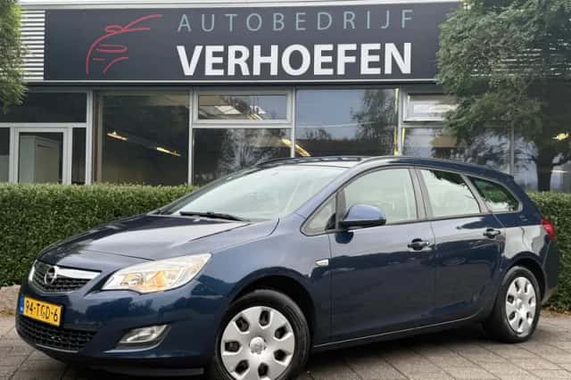 Opel Astra Sports Tourer (2012) thumbnail 1