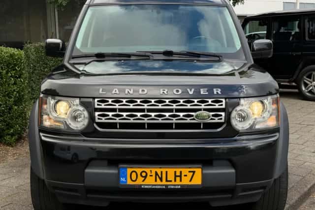 Land Rover Discovery (2010) thumbnail 4