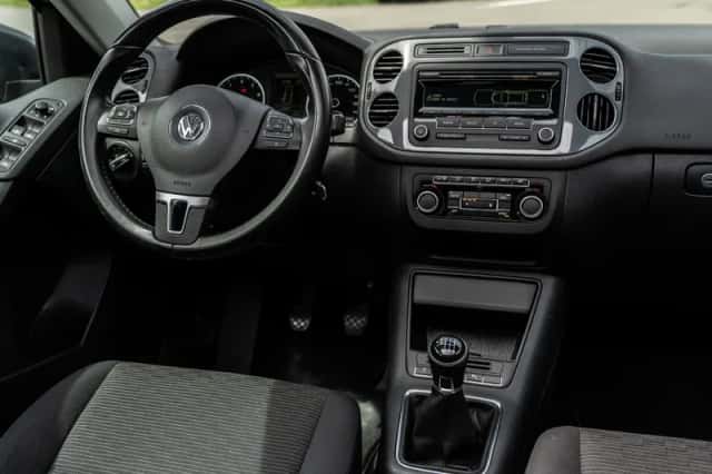 Volkswagen Tiguan (2014) thumbnail 2