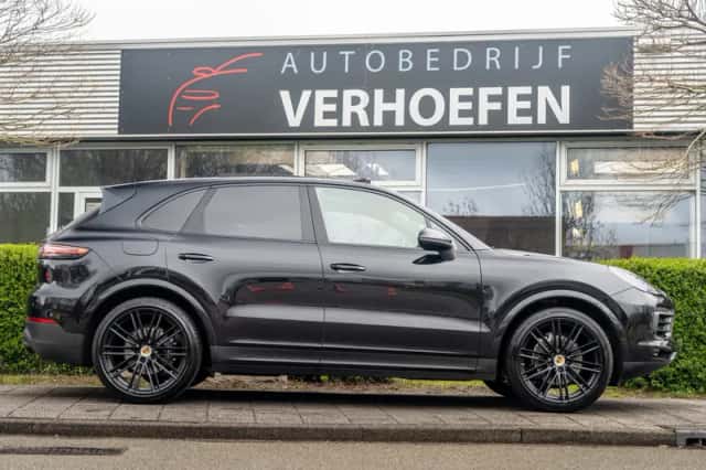 Porsche Cayenne (2018) thumbnail 6