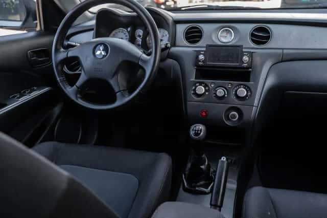 Mitsubishi Outlander (2006) thumbnail 2