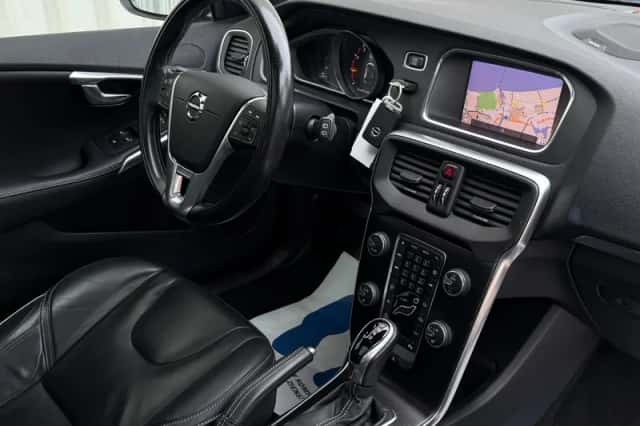 Volvo V40 (2019) thumbnail 2