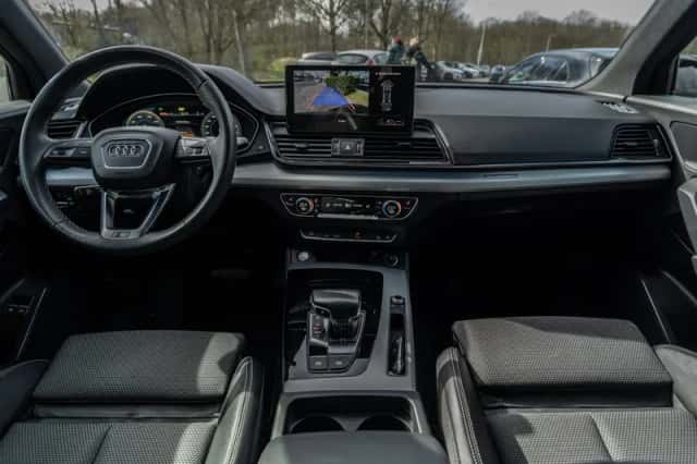 Audi Q5 (2022) thumbnail 2