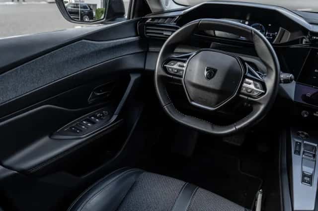 Peugeot 308 (2024) thumbnail 2