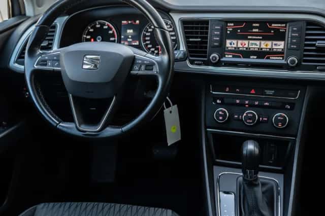 SEAT Leon (2016) thumbnail 2