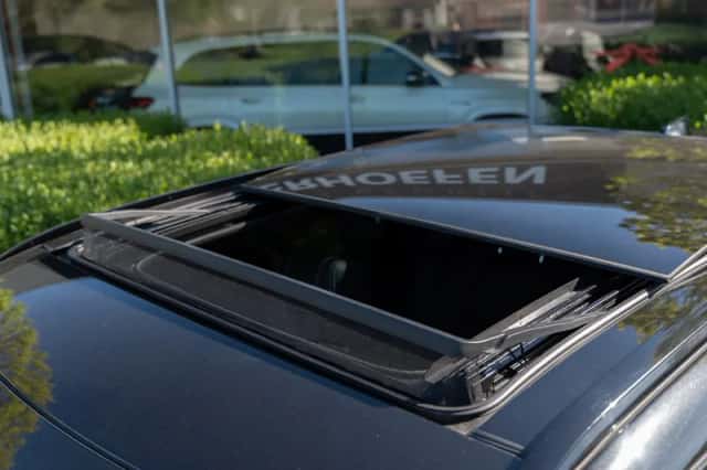 Land Rover Range Rover Velar (2017) thumbnail 4