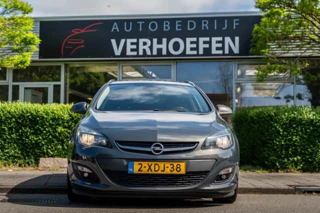 Opel Astra Sports Tourer (2014) thumbnail 3