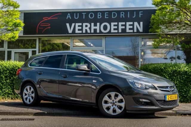Opel Astra Sports Tourer (2014) thumbnail 4