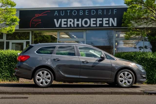 Opel Astra Sports Tourer (2014) thumbnail 5