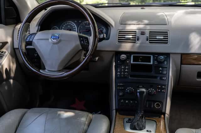 Volvo XC90 (2004) thumbnail 2