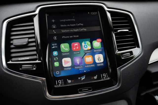 Volvo XC90 (2015) thumbnail 3