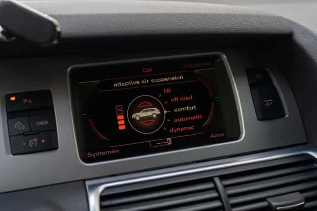 Audi Q7 (2010) thumbnail 2