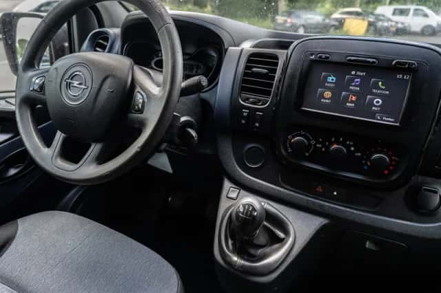 Opel Vivaro (2015) thumbnail 2
