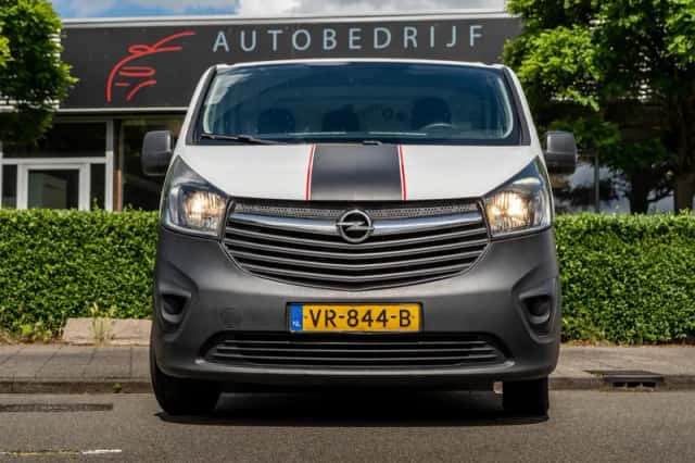 Opel Vivaro (2015) thumbnail 3
