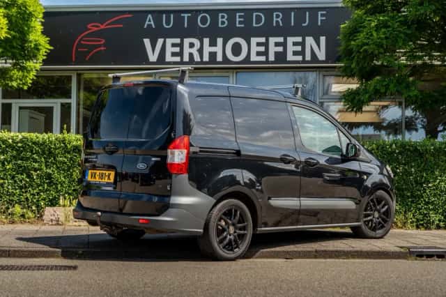 Ford Transit Courier (2014) thumbnail 6