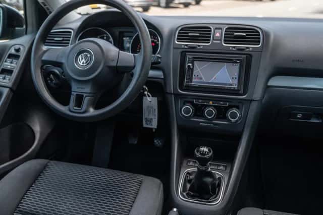 Volkswagen Golf (2010) thumbnail 2