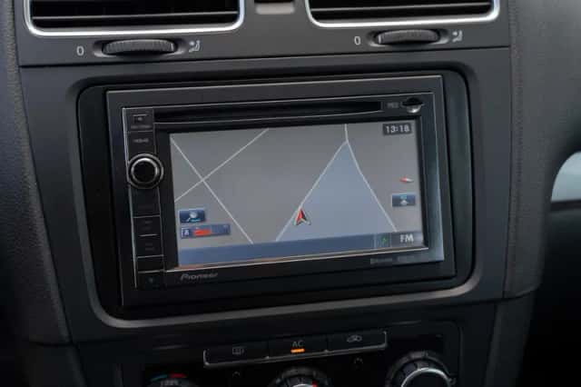 Volkswagen Golf (2010) thumbnail 3