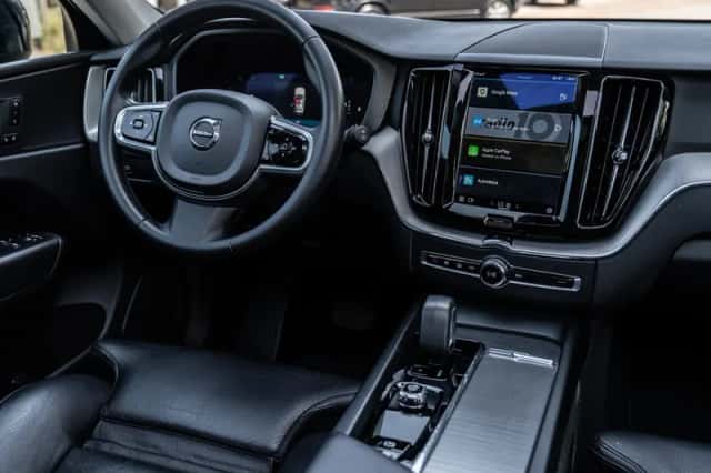 Volvo XC60 (2022) thumbnail 2
