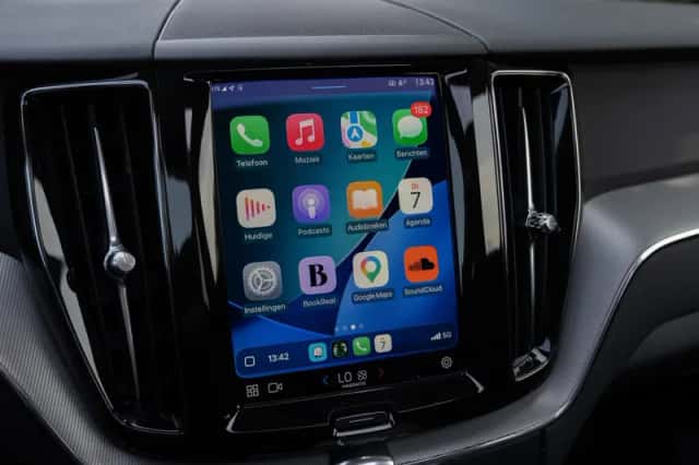 Volvo XC60 (2022) thumbnail 3