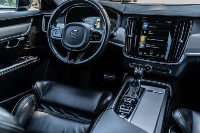 Volvo V90 (2019) thumbnail 2