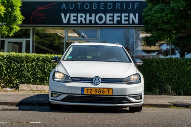 Volkswagen Golf (2018) thumbnail 4