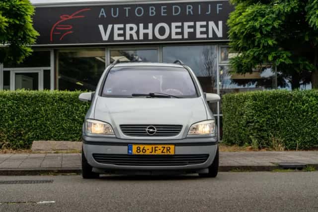 Opel Zafira (2002) thumbnail 3