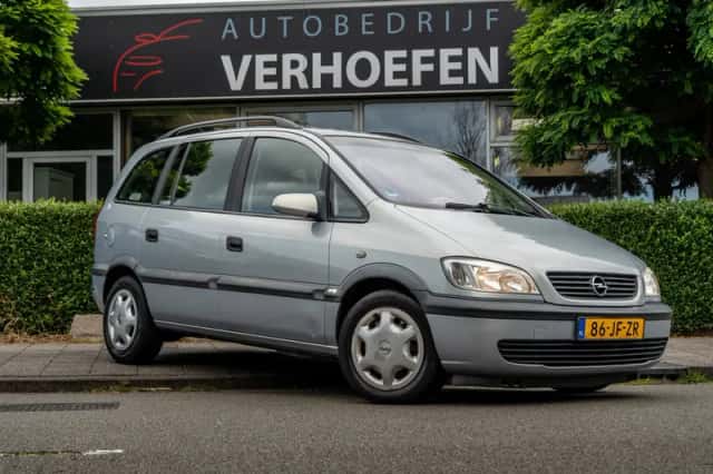 Opel Zafira (2002) thumbnail 4