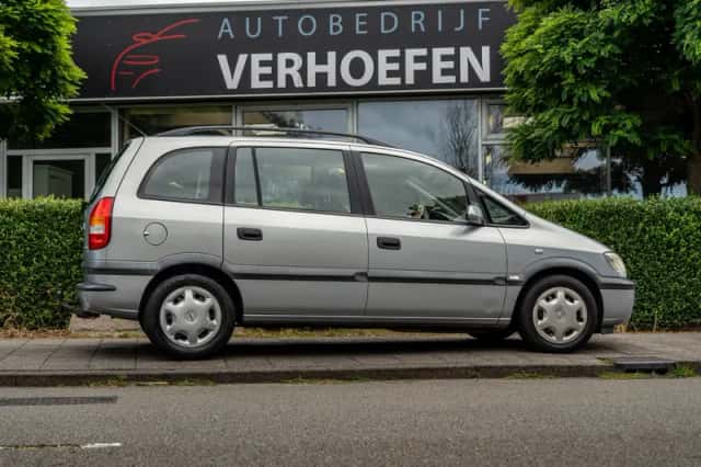 Opel Zafira (2002) thumbnail 5