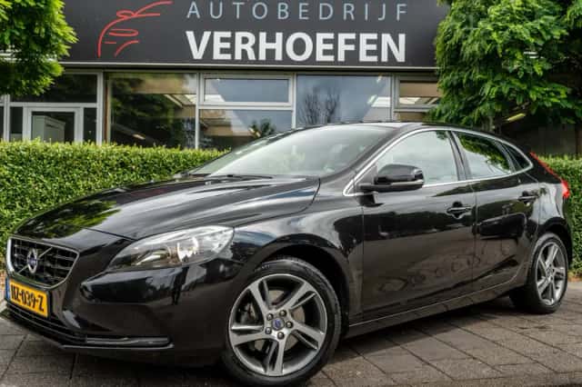 Volvo V40 (2016) thumbnail 1