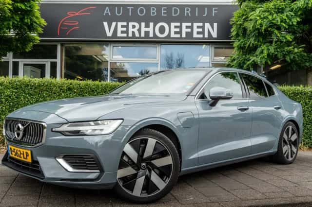 Volvo S60 (2022) thumbnail 1