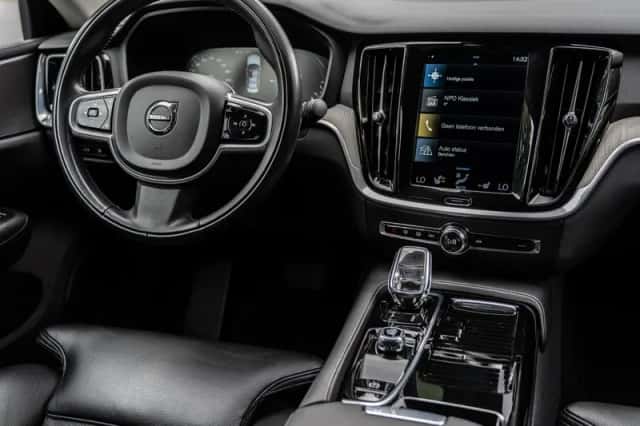 Volvo S60 (2022) thumbnail 2