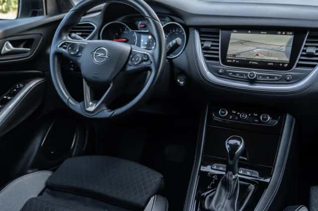 Opel Grandland X (2019) thumbnail 2