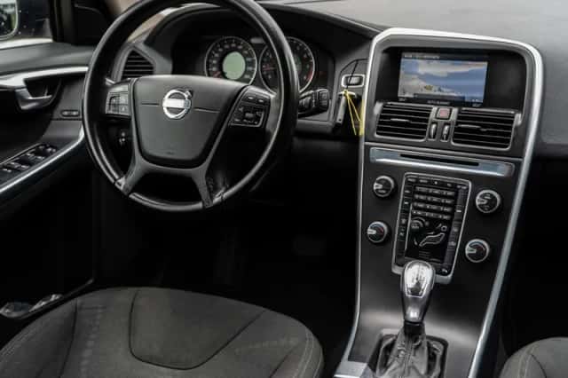 Volvo XC60 (2012) thumbnail 2
