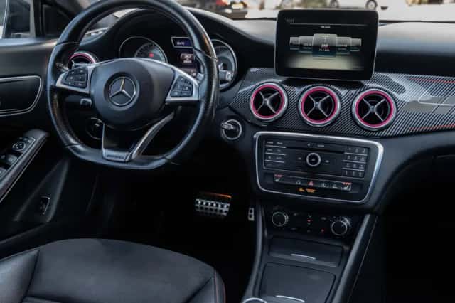 Mercedes-Benz CLA-Klasse (2015) thumbnail 2
