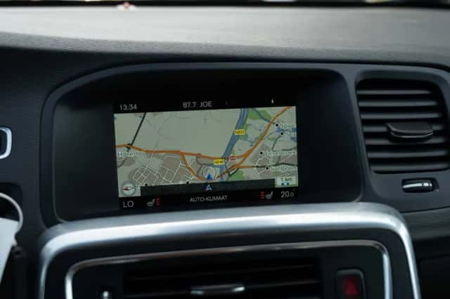 Volvo V60 (2016) thumbnail 3