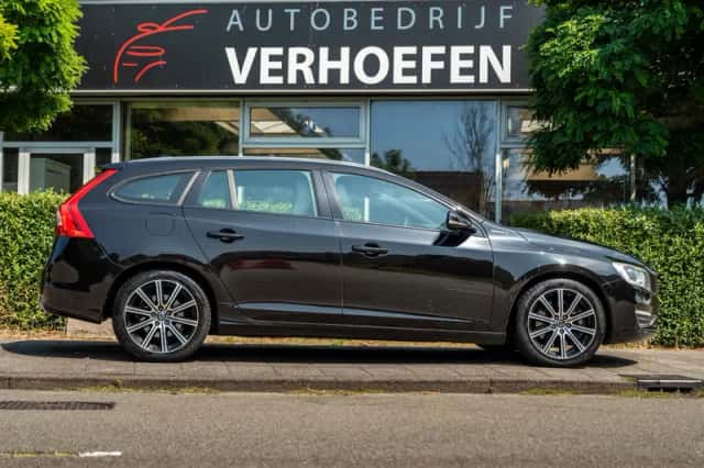 Volvo V60 (2016) thumbnail 6