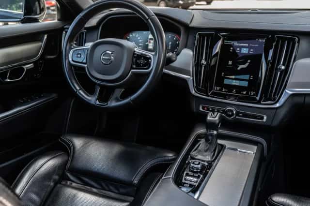 Volvo V90 (2020) thumbnail 2