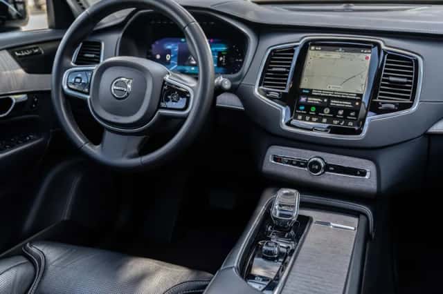 Volvo XC90 (2022) thumbnail 2